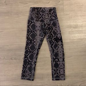 Lululemon Black and Grey Capris